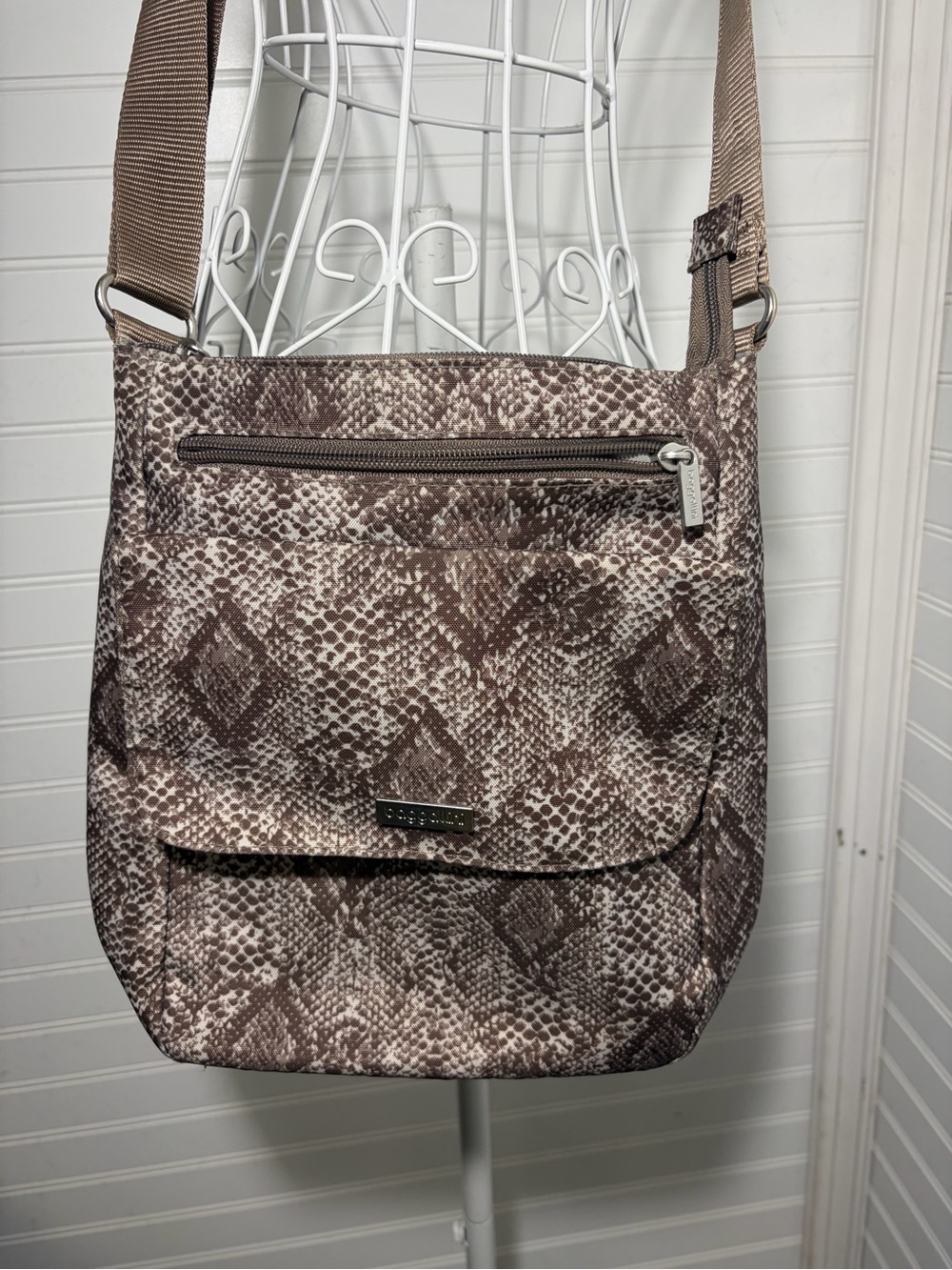 Baggallini JOEY BAGG Crossbody to Tan Python Print